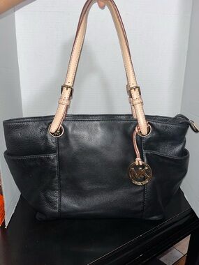Vintage MICHAEL KORS  Black Leather Footed Shoulder Bag Purse Tan Straps
